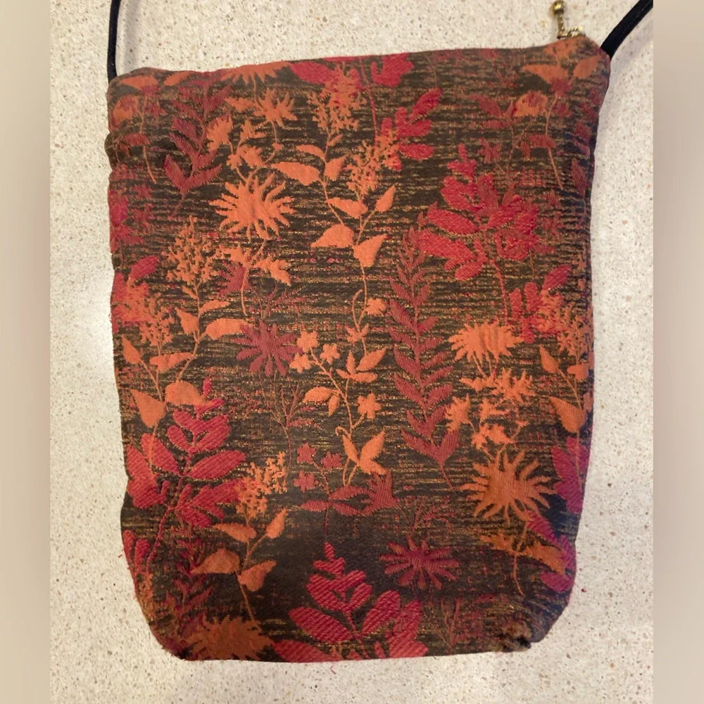 Red and Orange Crossbody Bag with Floral Pattern - Picture 9 of 13